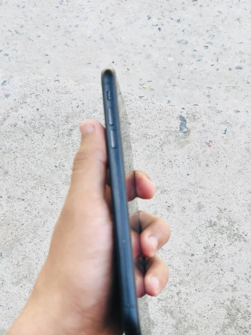 Apple iPhone XR 0