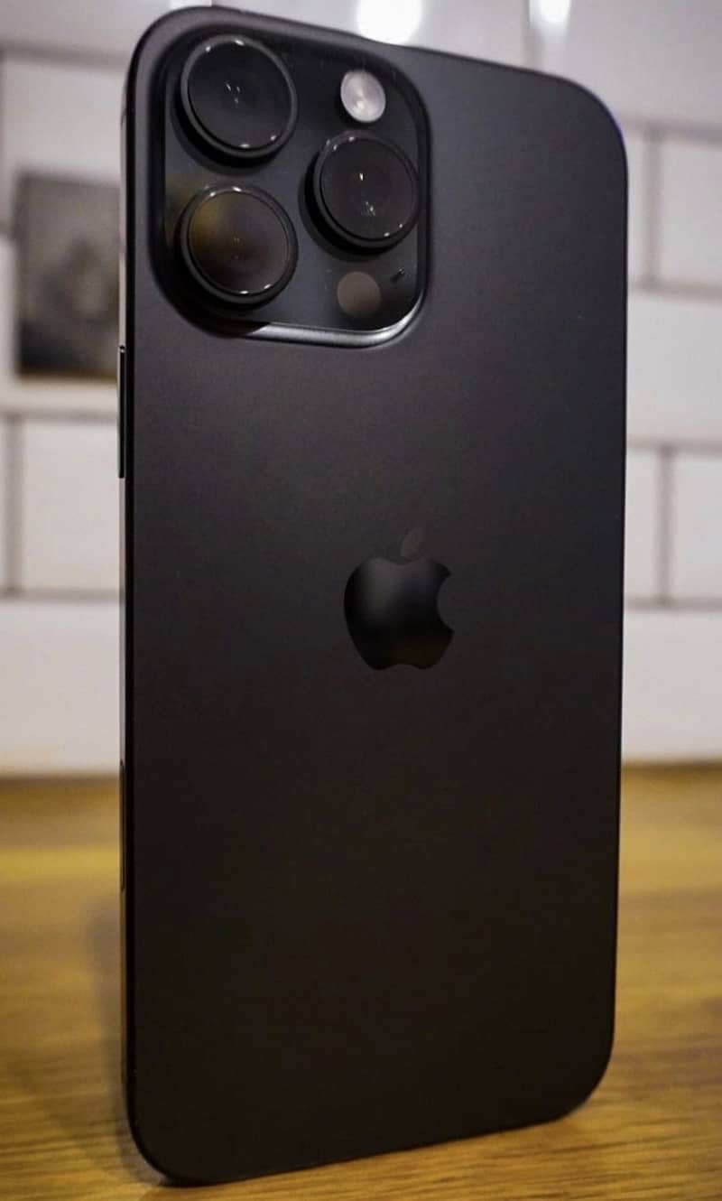 Apple iPhone 16 Pro Max 0