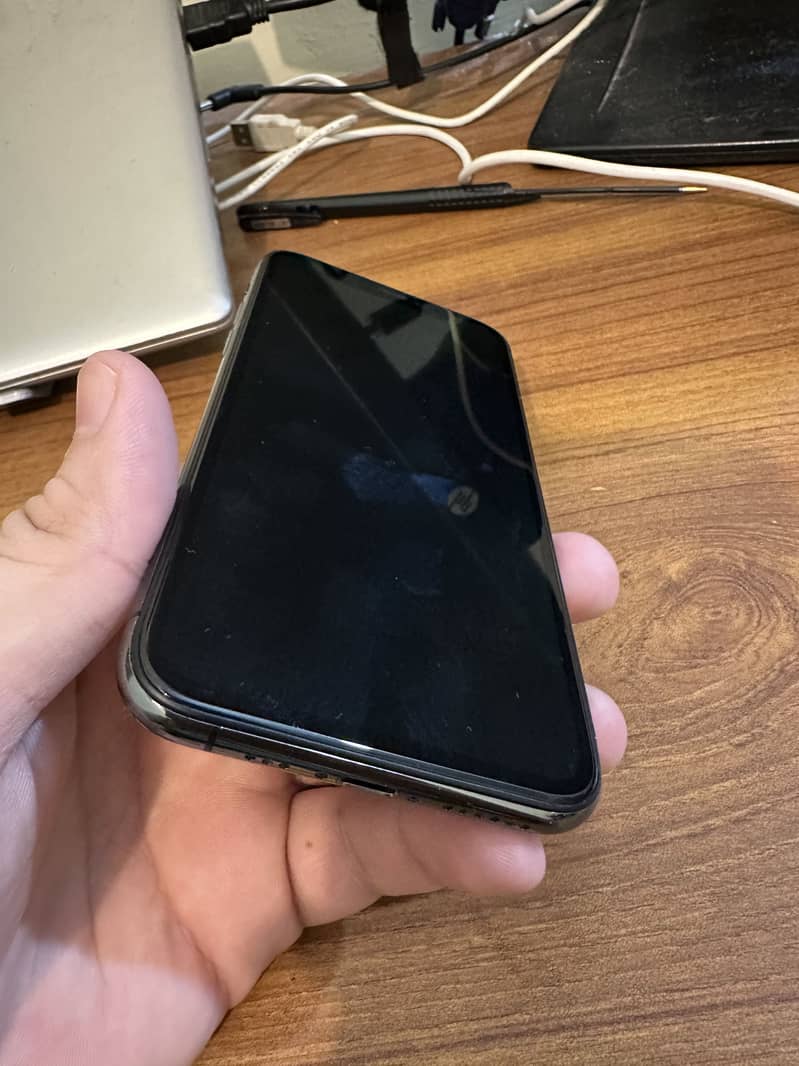Apple iPhone 11 Pro 4