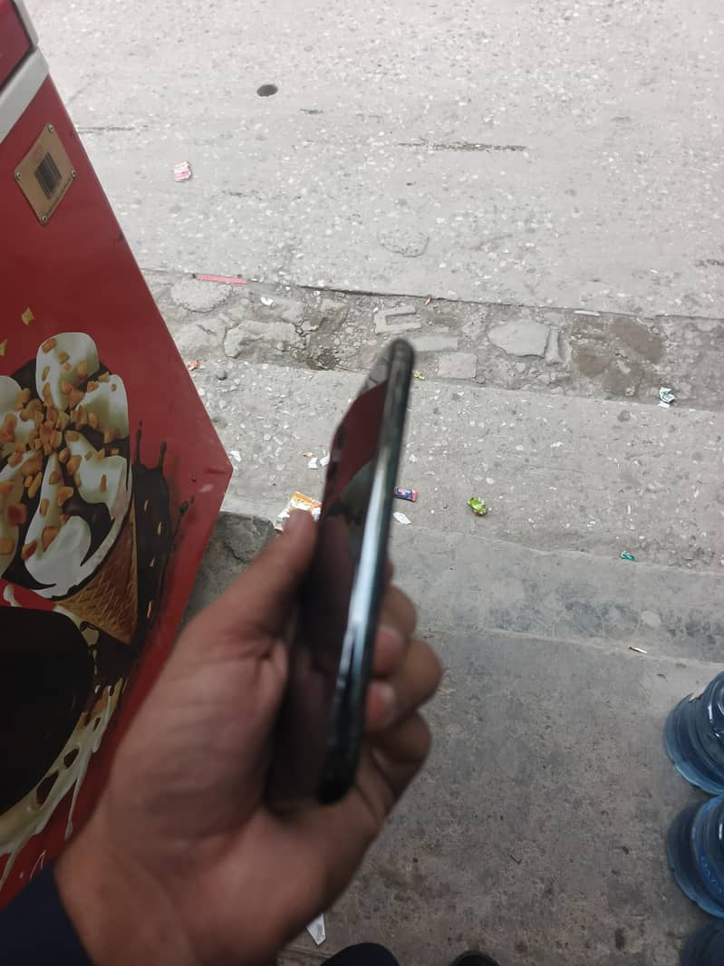 Apple iPhone X 3