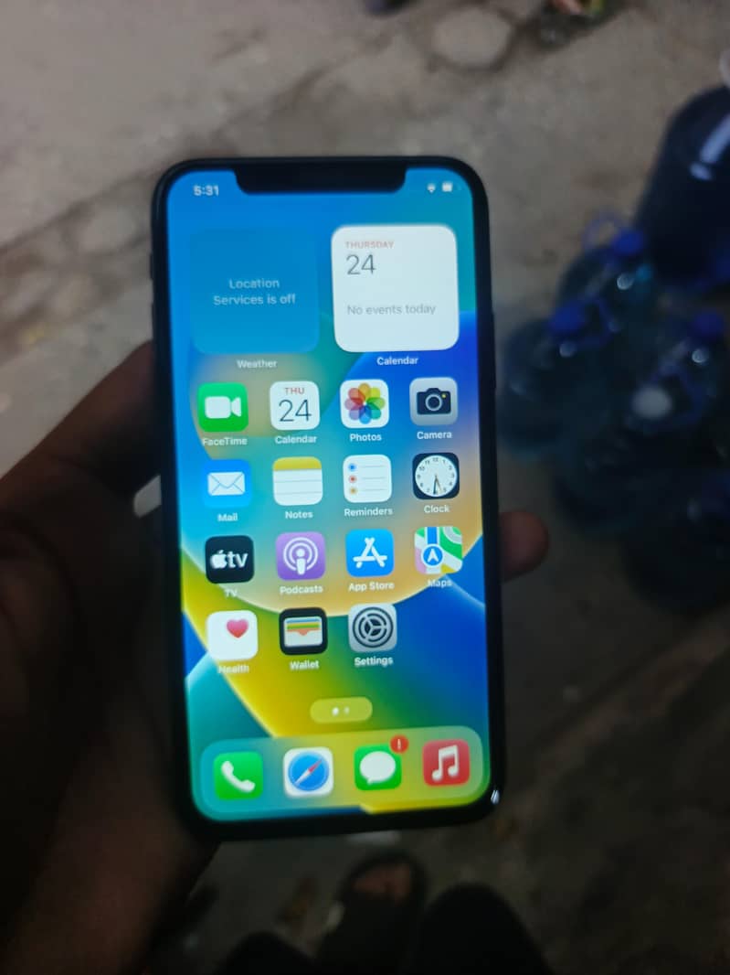 Apple iPhone X 4