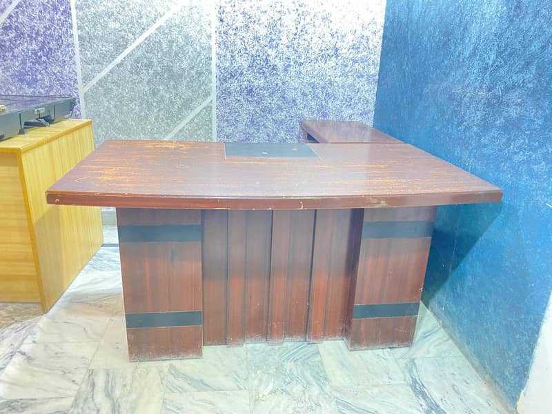 large executive table 0