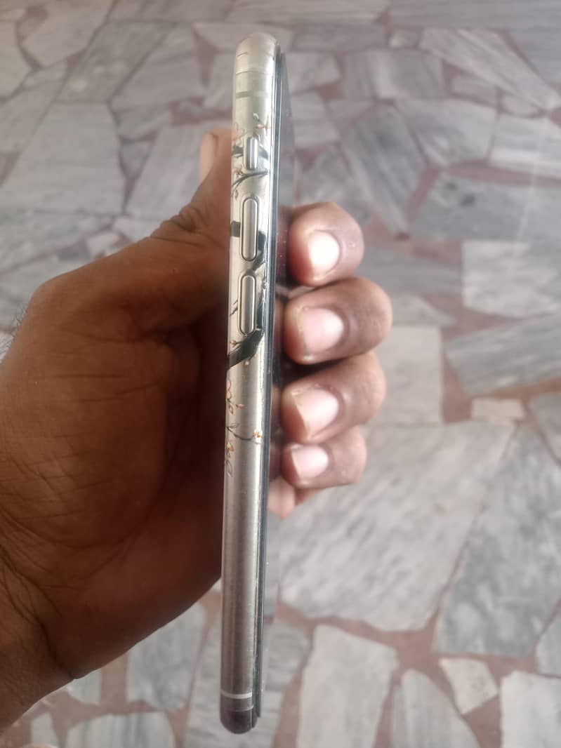 Apple iPhone 11 Pro 2