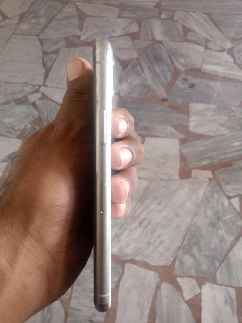 Apple iPhone 11 Pro 3