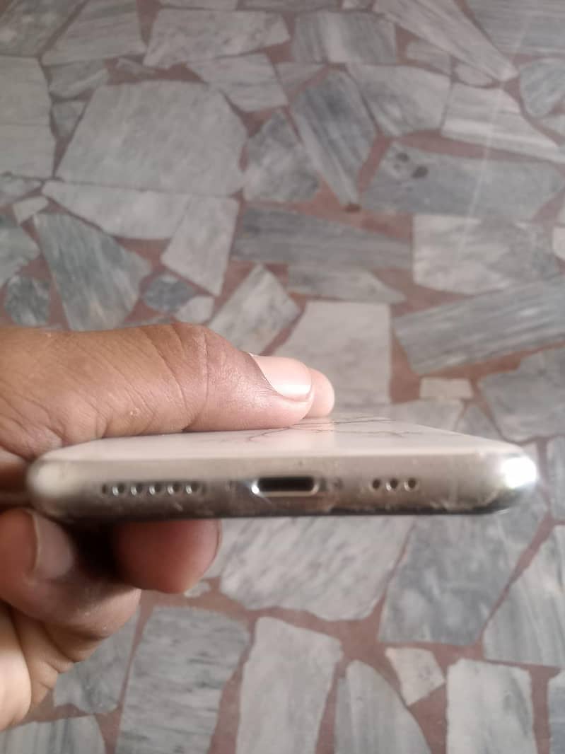 Apple iPhone 11 Pro 6