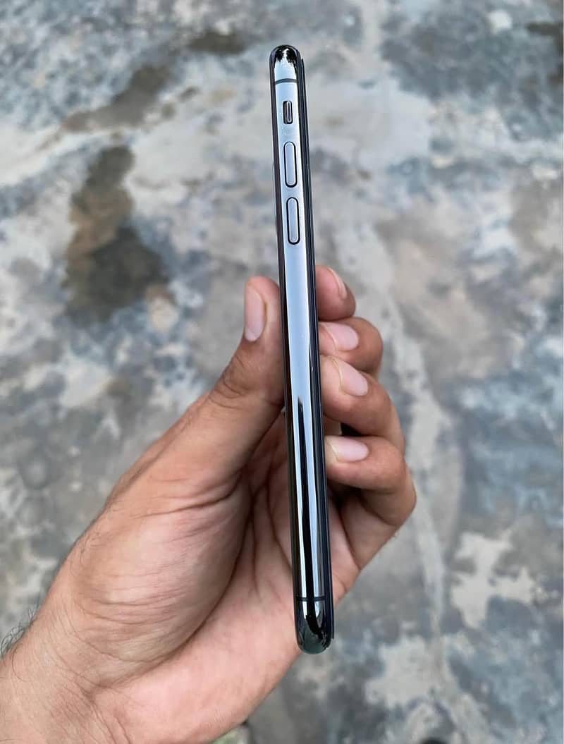 Apple iPhone X 4