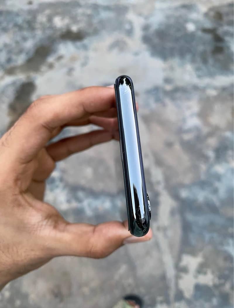Apple iPhone X 5