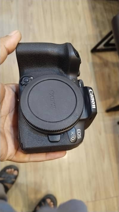 Canon R10 body