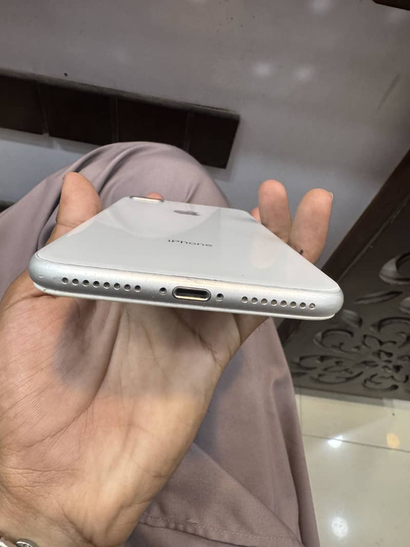 Apple iPhone 8 Plus 1