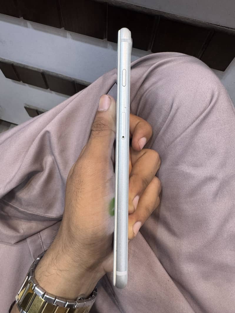 Apple iPhone 8 Plus 6
