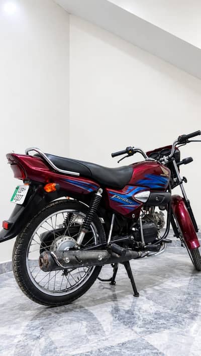 Honda pridor 100cc red colour