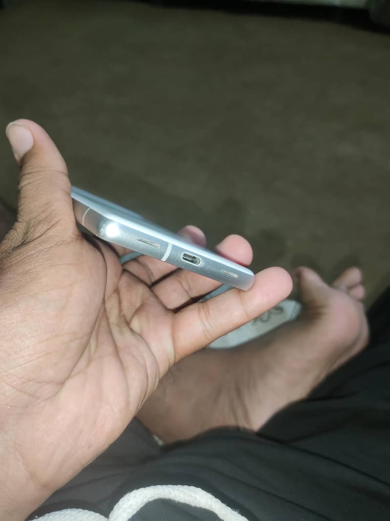 Google Pixel 7a 5