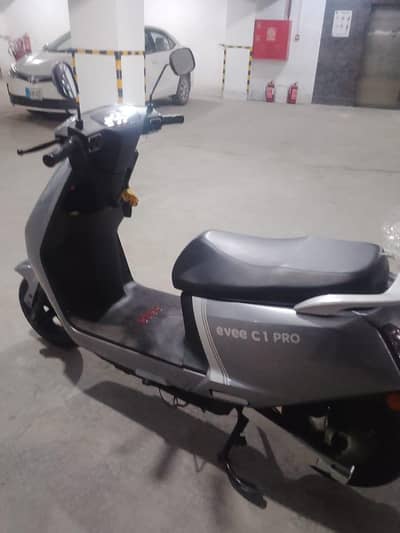 Electric scooty