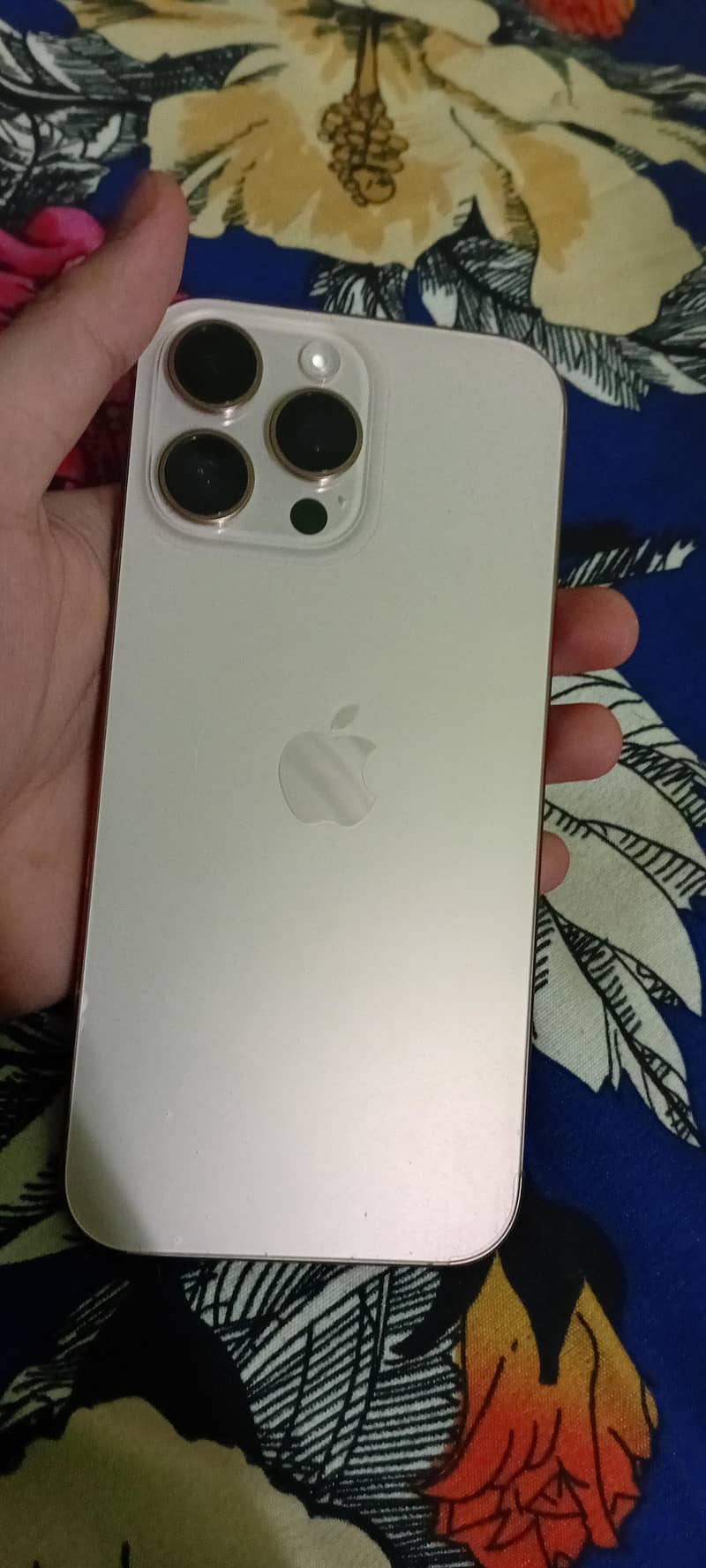 Apple iPhone 16 Pro Max 0