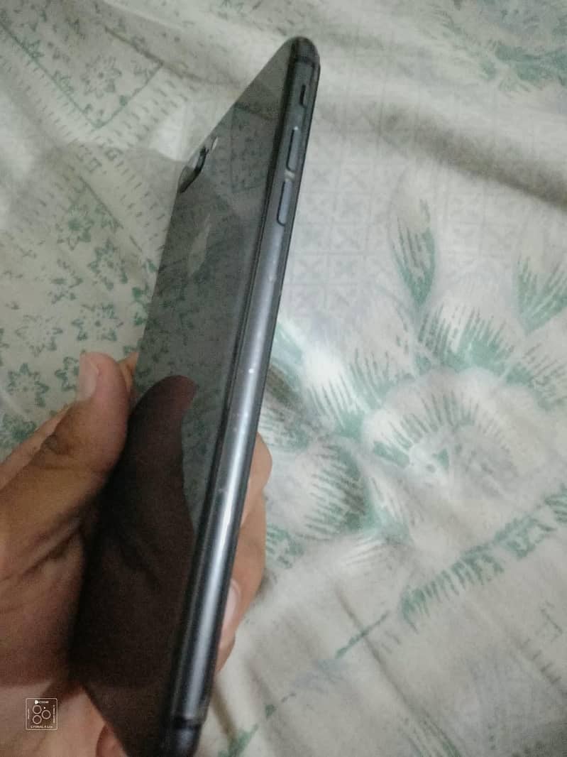 Apple iPhone 8 Plus 1