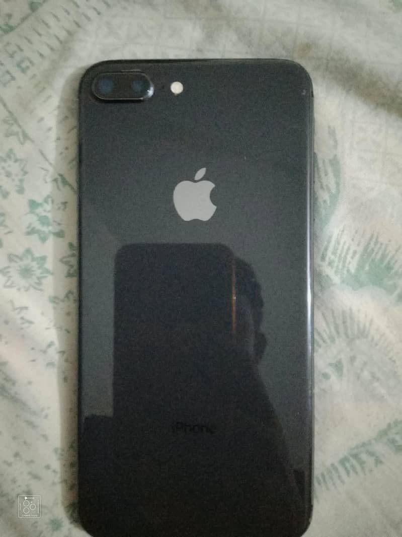 Apple iPhone 8 Plus 3