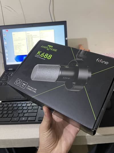 Fifine K688 Microphone with Metal Boom Arm