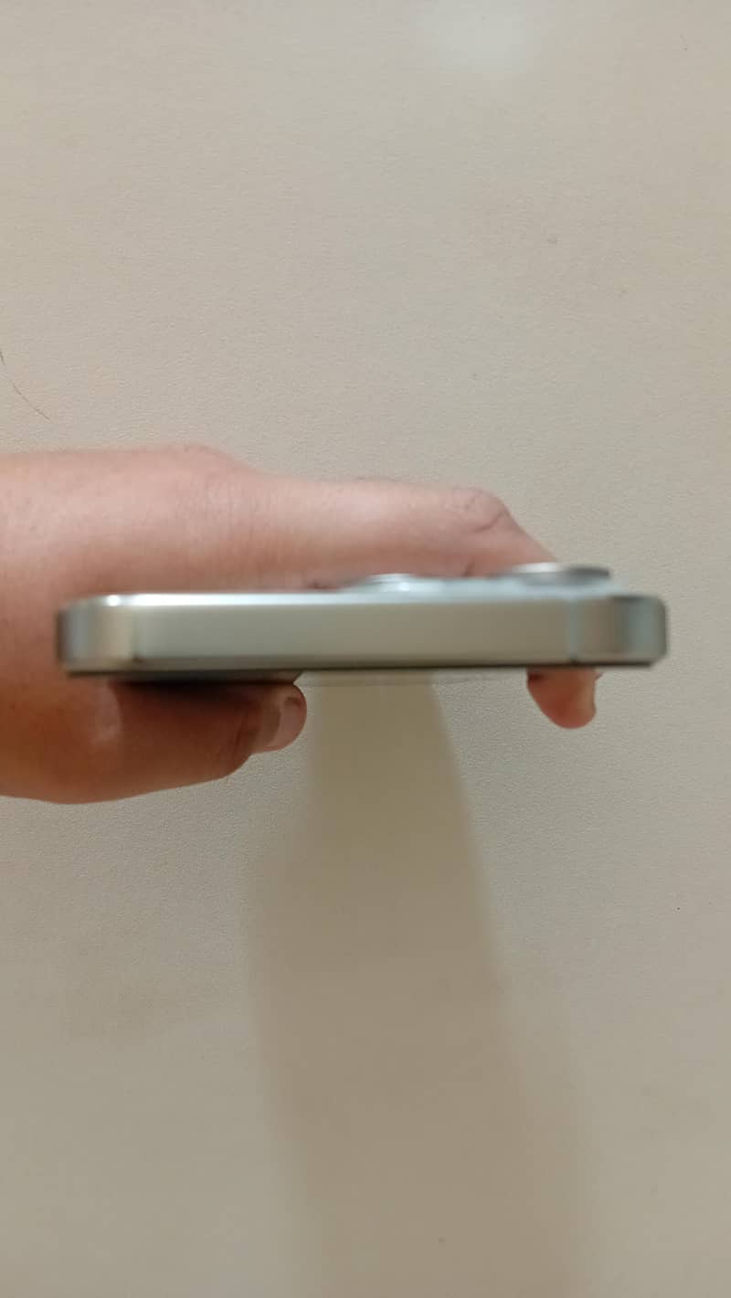 Apple iPhone 15 Pro Max 3