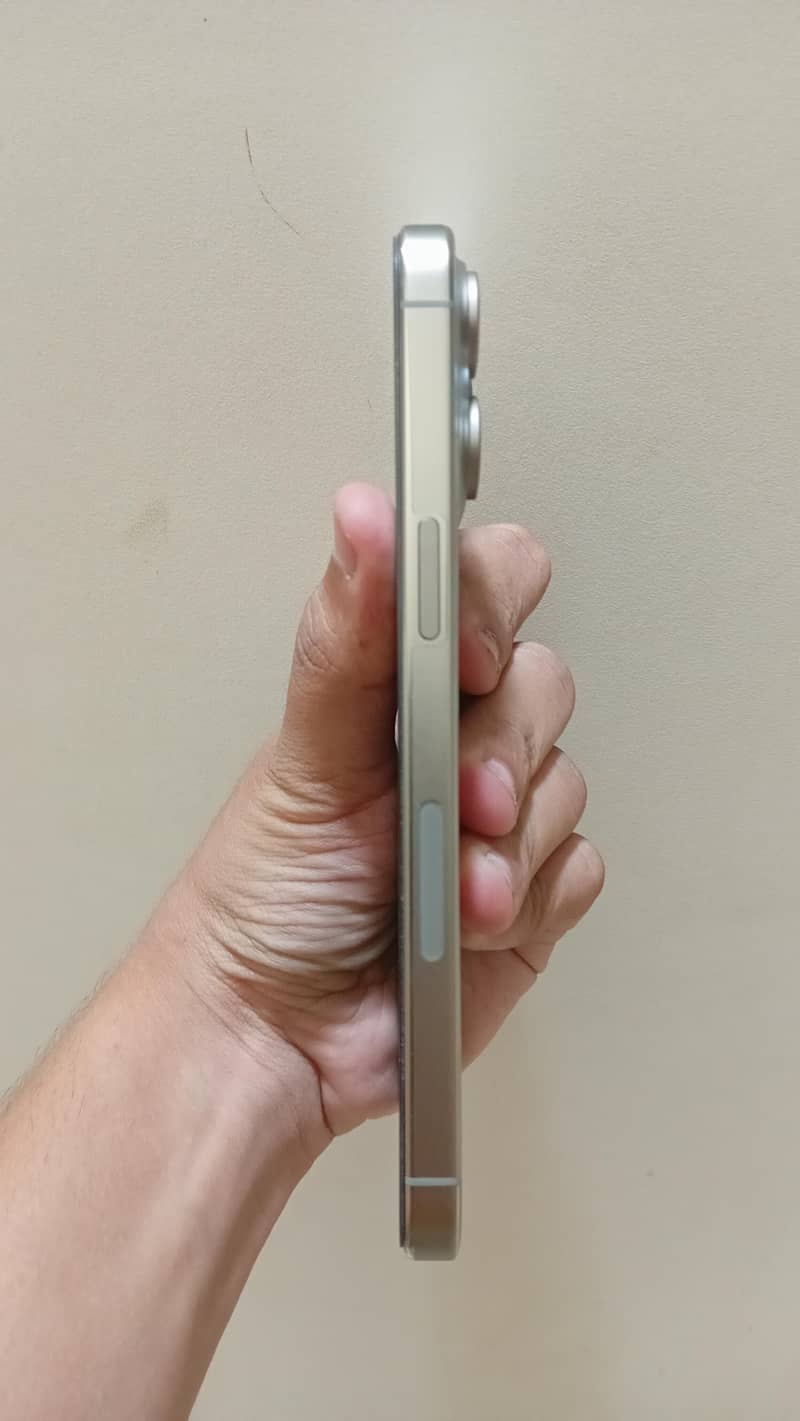 Apple iPhone 15 Pro Max 4