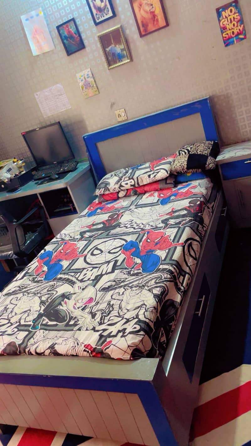 Single bed with one side table 2