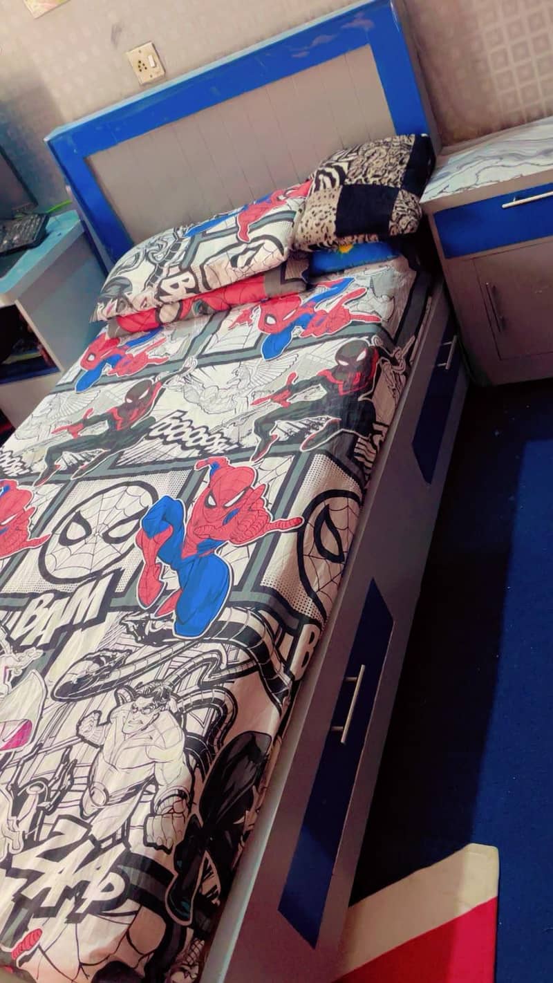 Single bed with one side table 3