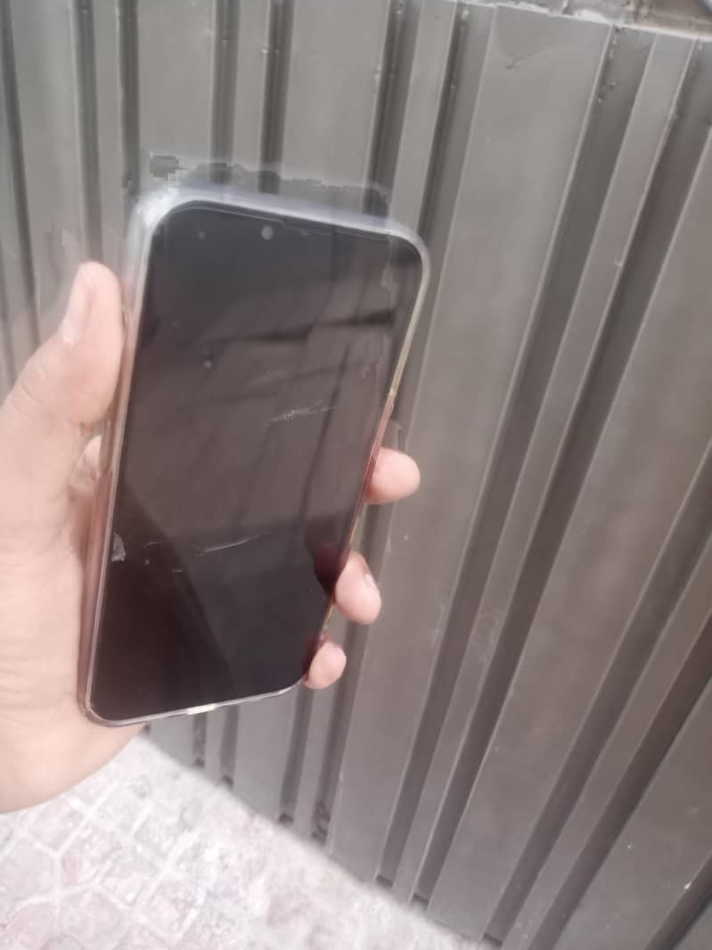 Apple iPhone 13 4