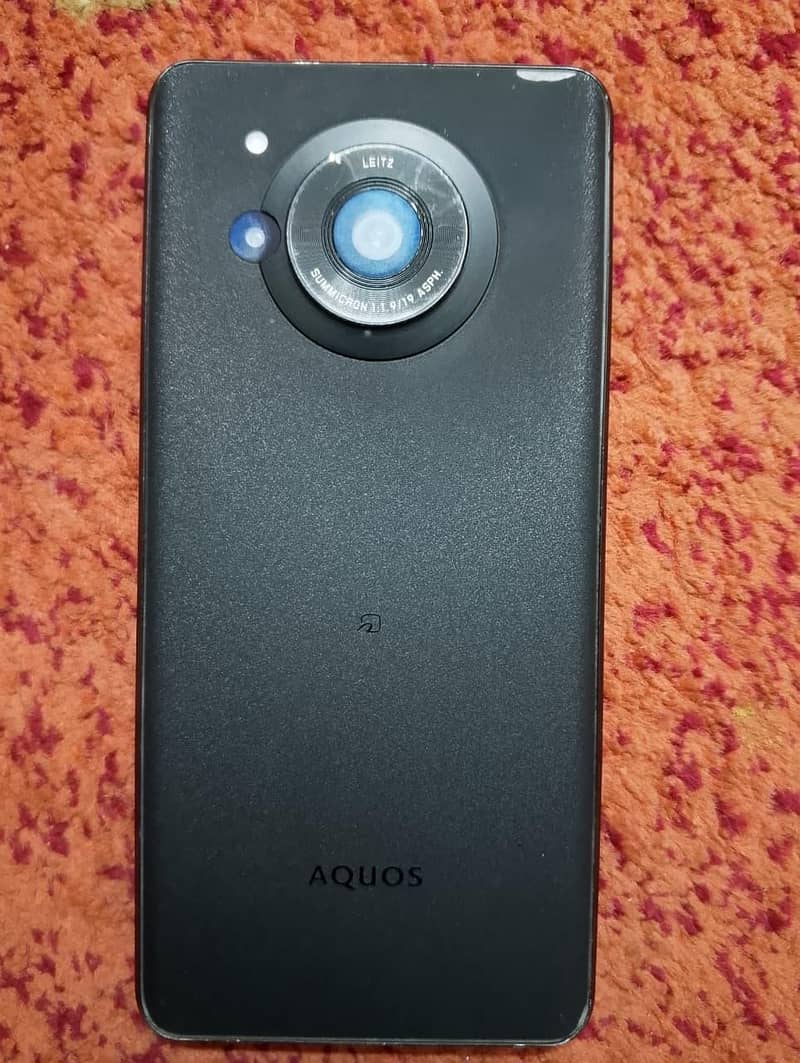 SHARP AQUOS R7 0