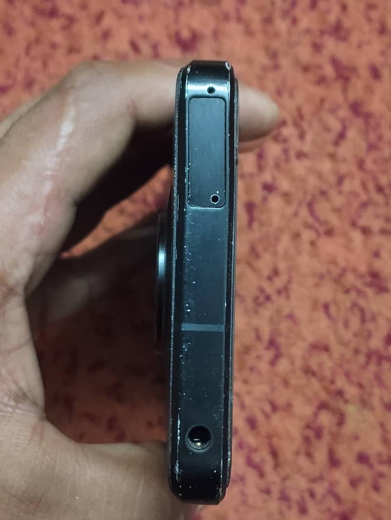 SHARP AQUOS R7 3