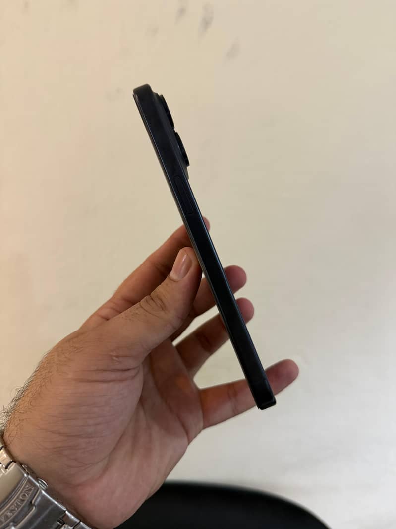 Apple iPhone 15 Pro Max 4