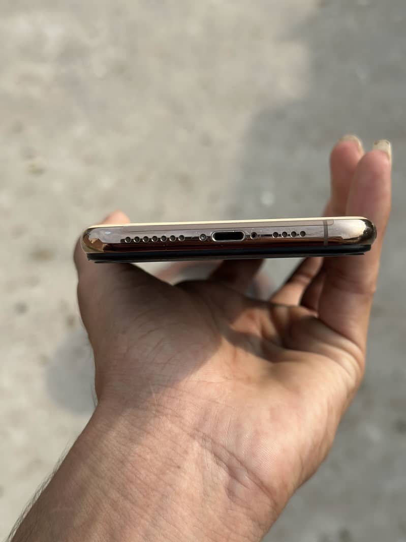 Apple iPhone 11 Pro Max 2