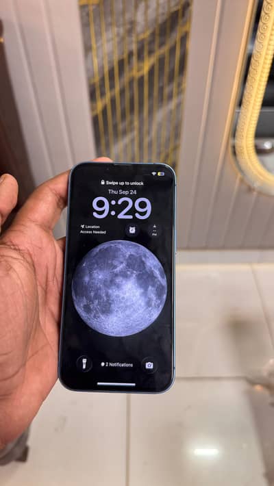Apple iPhone 13