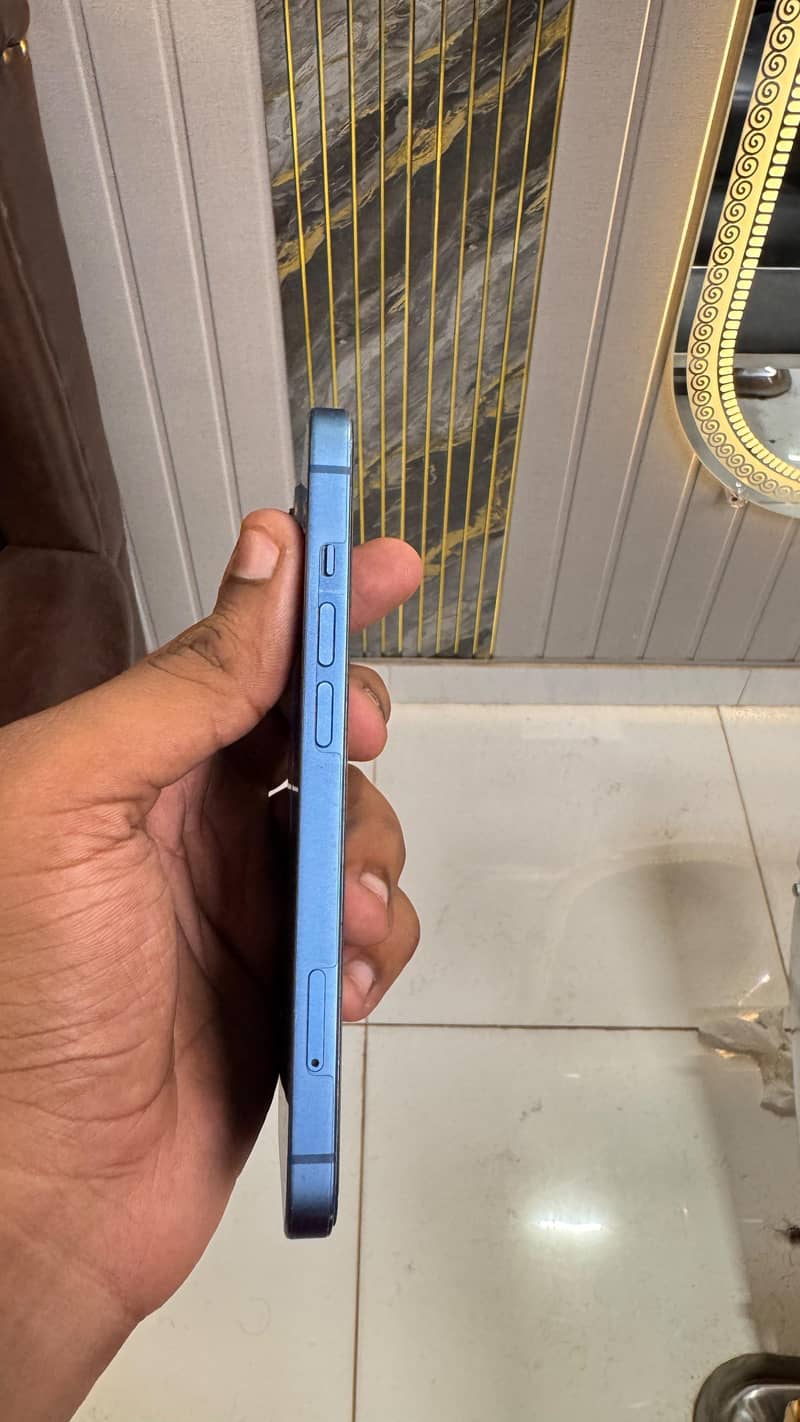 Apple iPhone 13 3