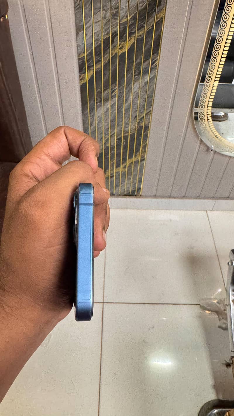 Apple iPhone 13 4