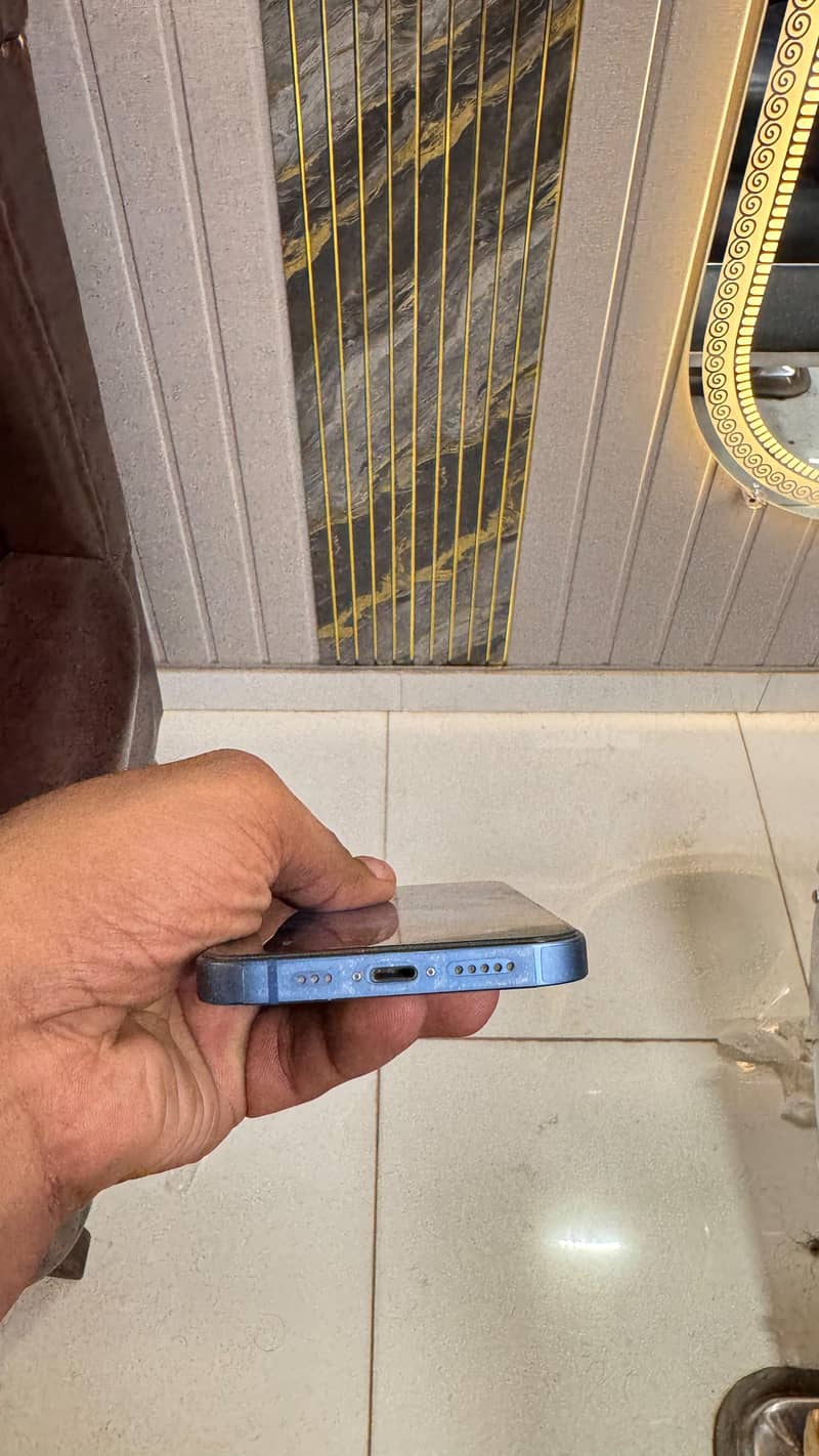 Apple iPhone 13 5