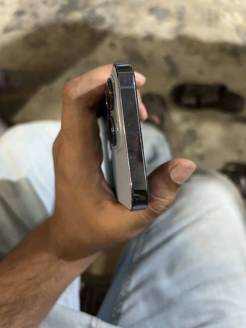 Apple iPhone 13 Pro 0