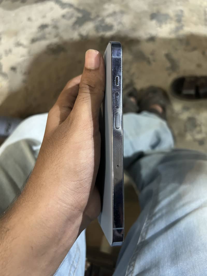 Apple iPhone 13 Pro 2