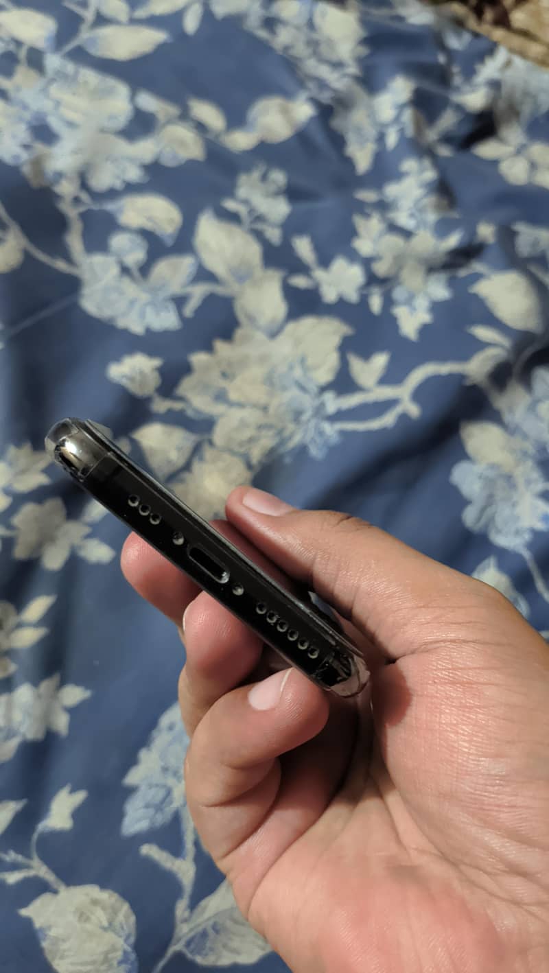 Apple iPhone 11 Pro 2
