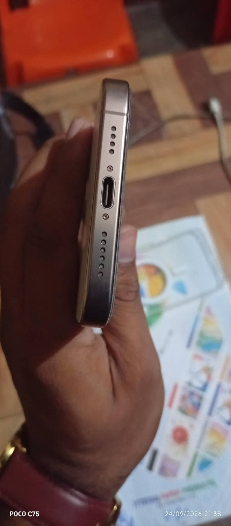 Apple iPhone 16 Pro Max 4