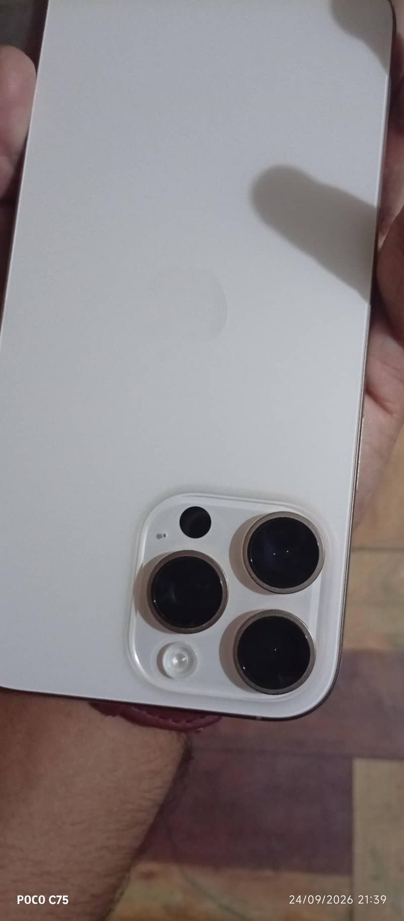 Apple iPhone 16 Pro Max 7