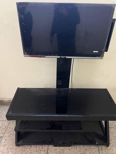 TV hagger table without speakers flowers and TV