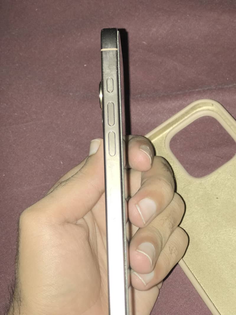 Apple iPhone 16 Pro Max 5