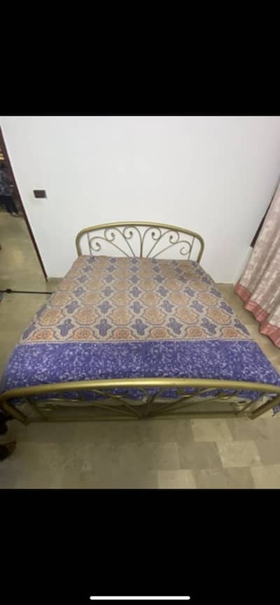 double size iron bed 6/6  witnout matress