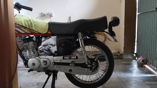 honda 125 red