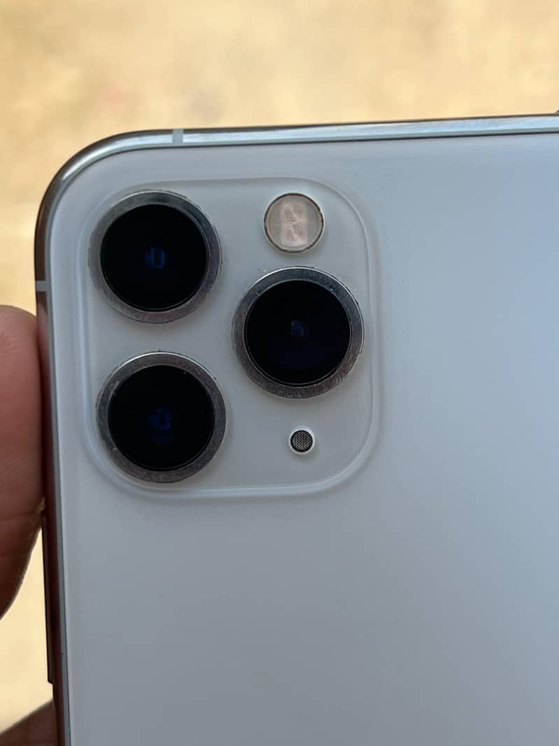 Apple iPhone 11 Pro Max 1