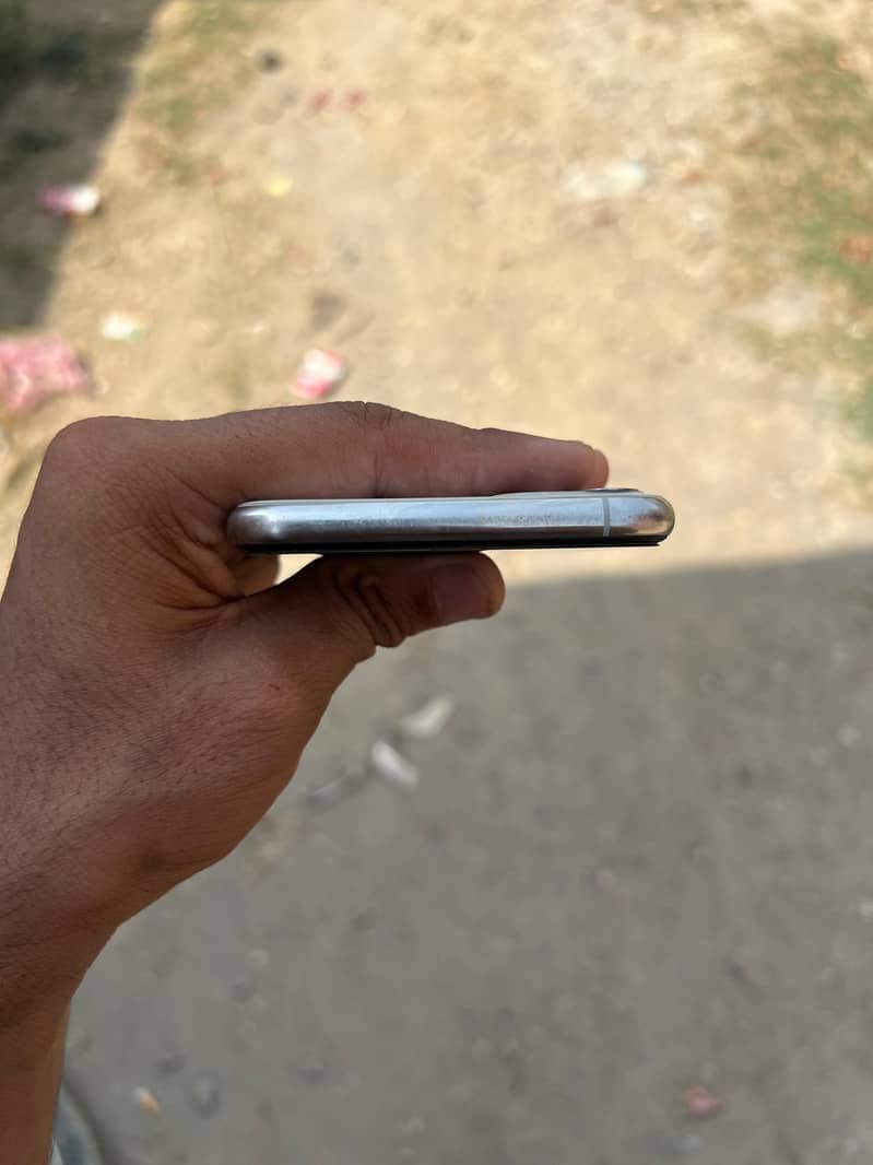 Apple iPhone 11 Pro Max 5