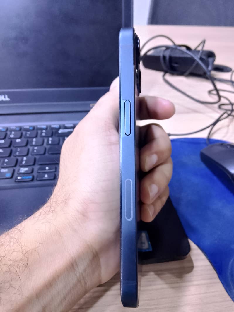 Apple iPhone 13 3
