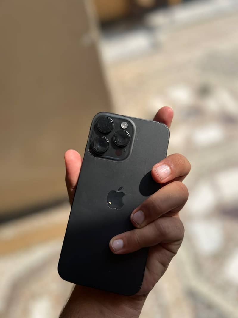 Apple iPhone 15 Pro Max 0