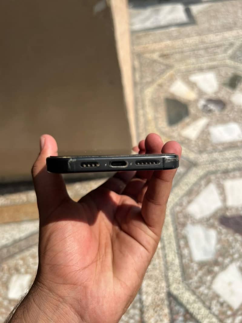 Apple iPhone 15 Pro Max 2