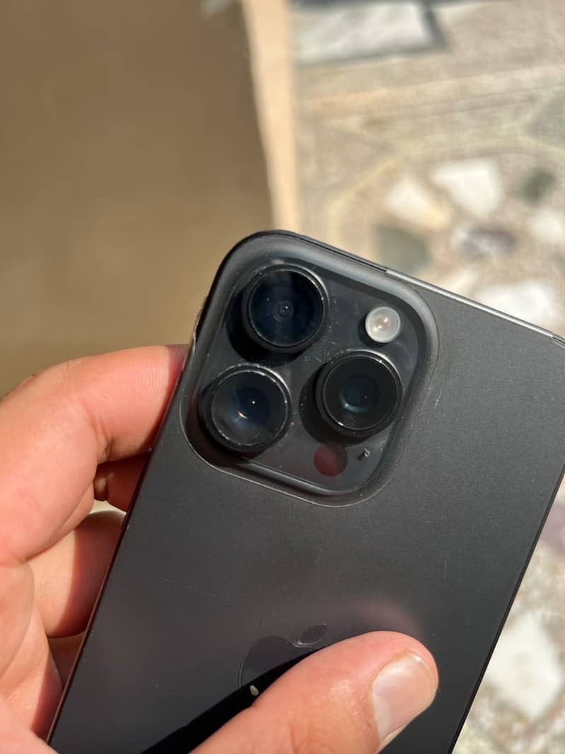Apple iPhone 15 Pro Max 3