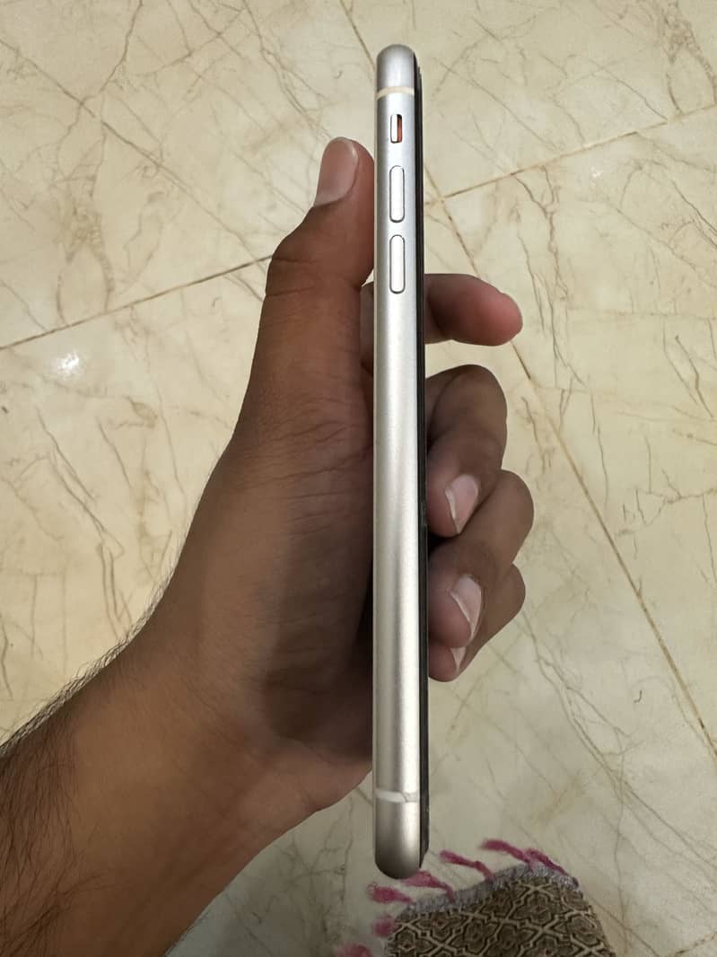 Apple iPhone 11 0